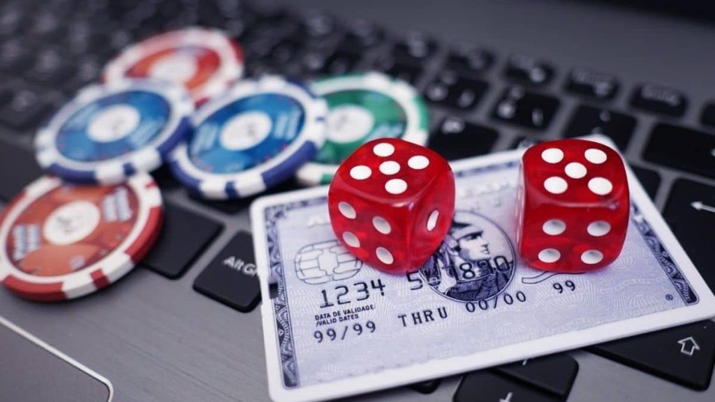 Is hole carding possible in a live dealer casino?